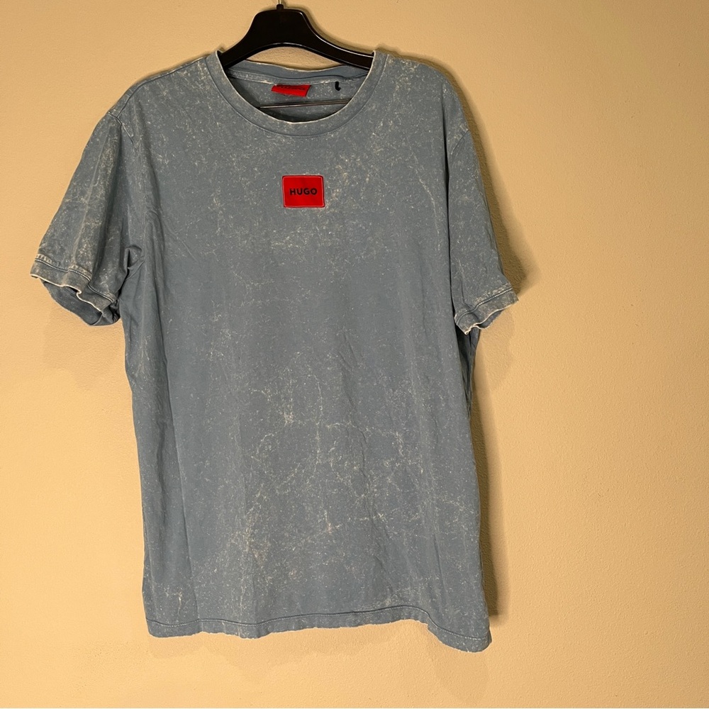 Hugo boss light blue tshirt with red logo patch mens large